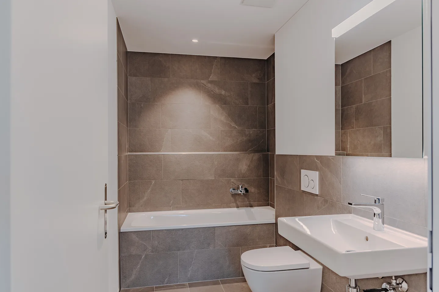 Your new home: Stylish new penthouse apartment in a central location - Photo 8 of 12