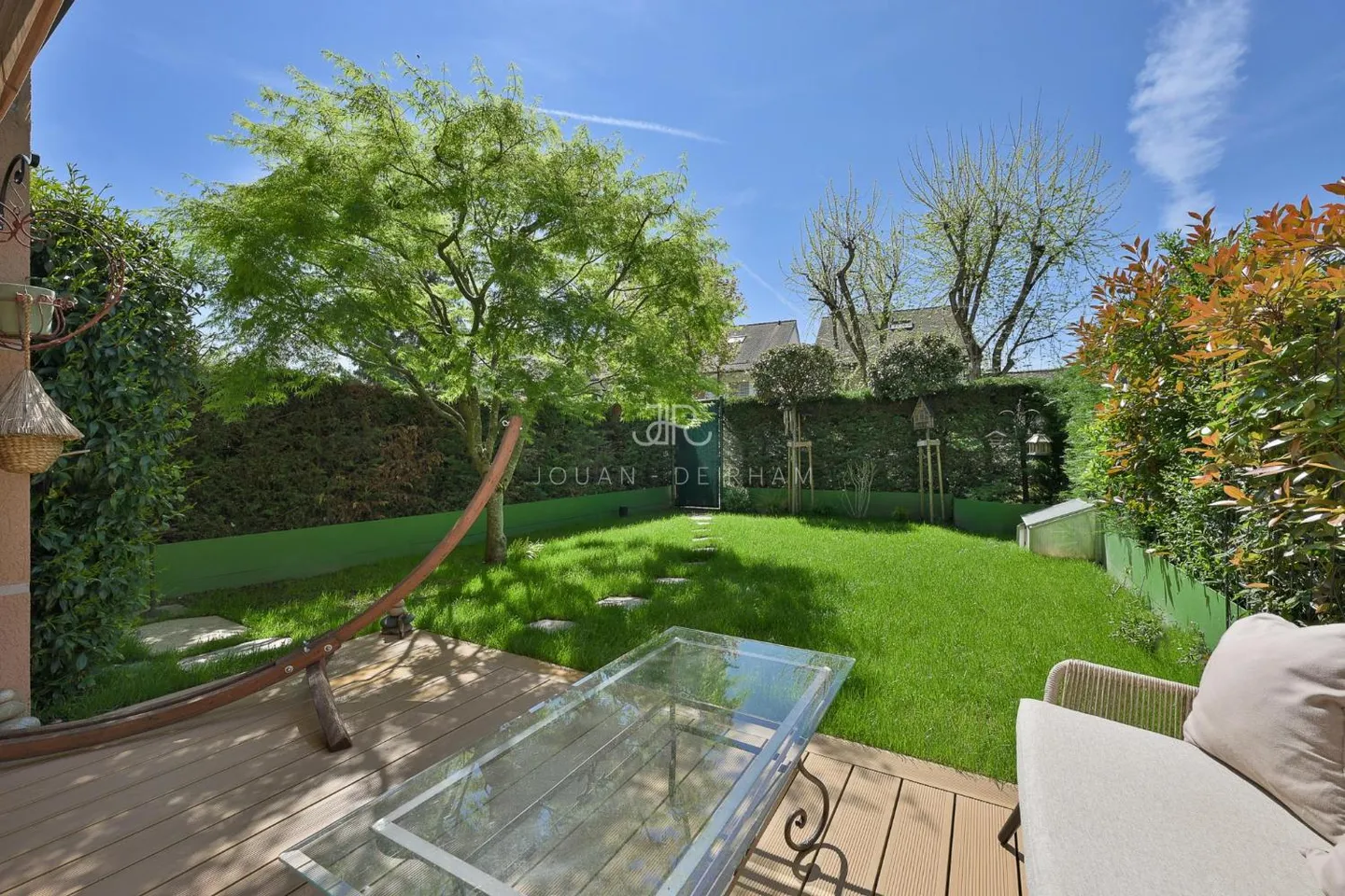 Charming apartment with garden - Photo 1 of 10