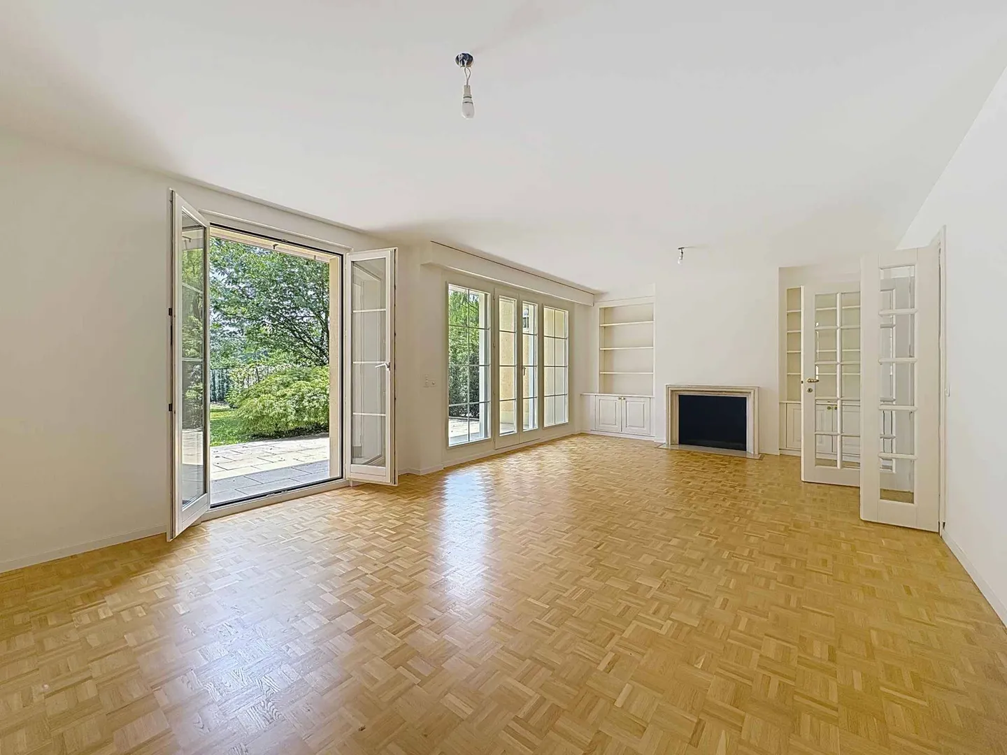 Exklusiv! Schönes Doppelhaus mit poolbarem Garten - Foto 2 von 12