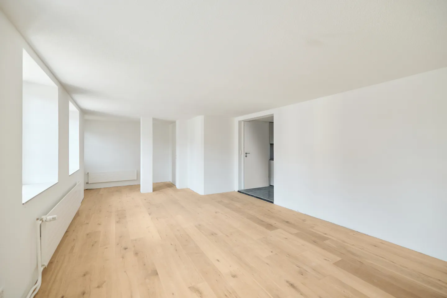 BRIGHT AND MODERN 2.5-ROOM GROUND FLOOR APARTMENT - Photo 2 of 8