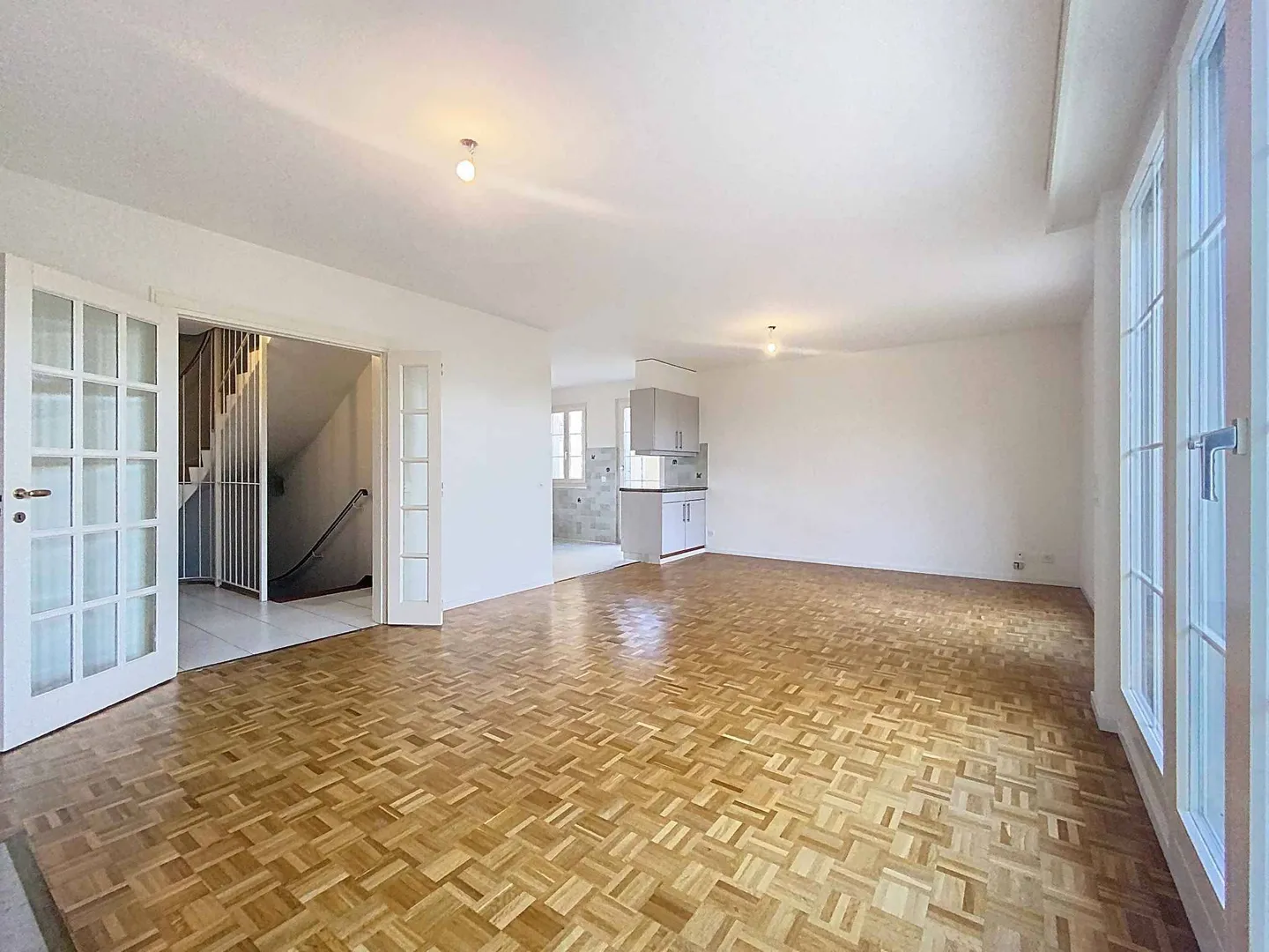 Exklusiv! Schönes Doppelhaus mit poolbarem Garten - Foto 3 von 12