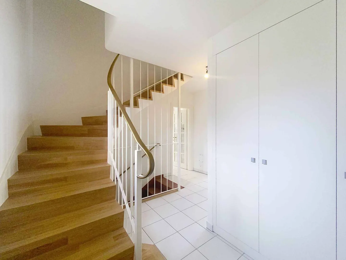 Exklusiv! Schönes Doppelhaus mit poolbarem Garten - Foto 5 von 12