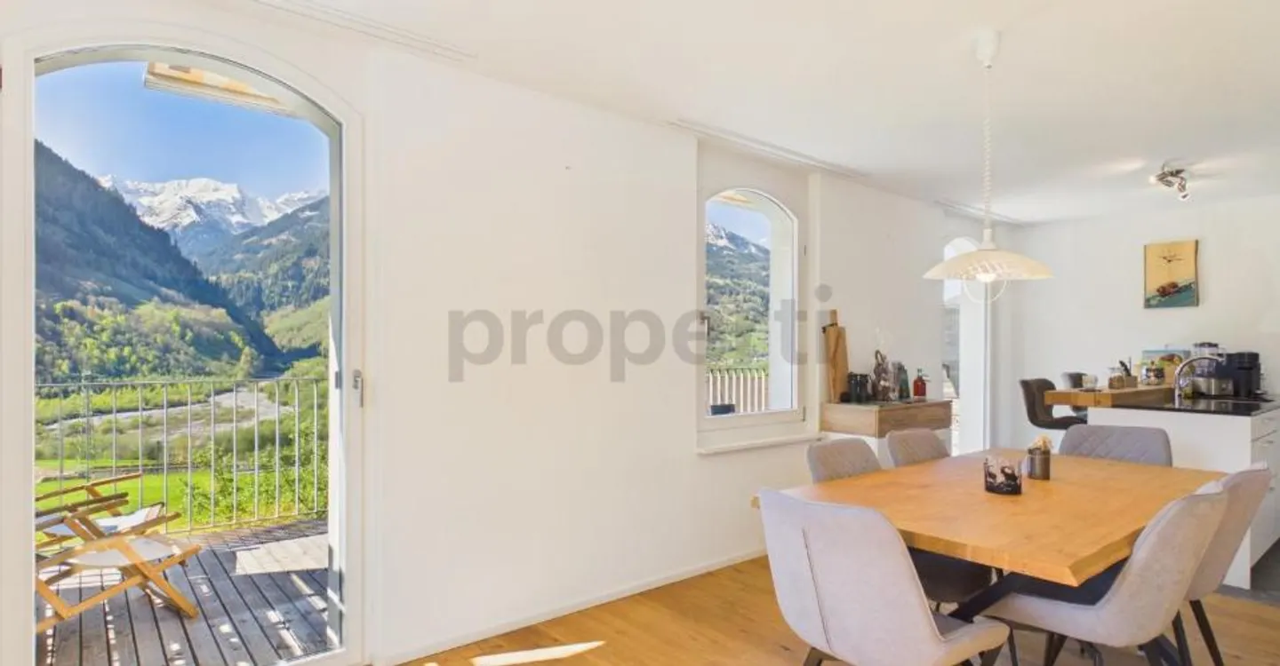 Appartement moderne de 2,5 pièces avec grand balcon à Rabius - Photo 4 sur 12