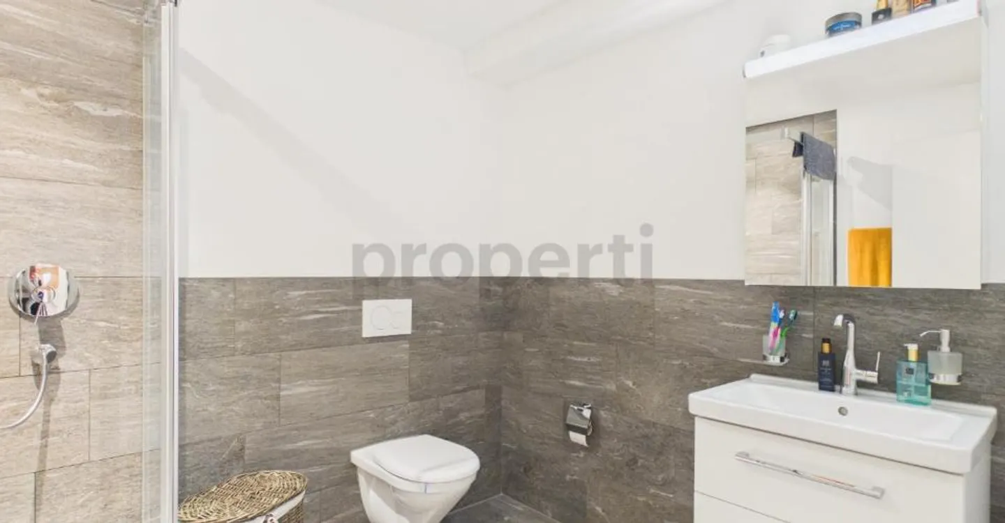 Appartement moderne de 2,5 pièces avec grand balcon à Rabius - Photo 8 sur 12