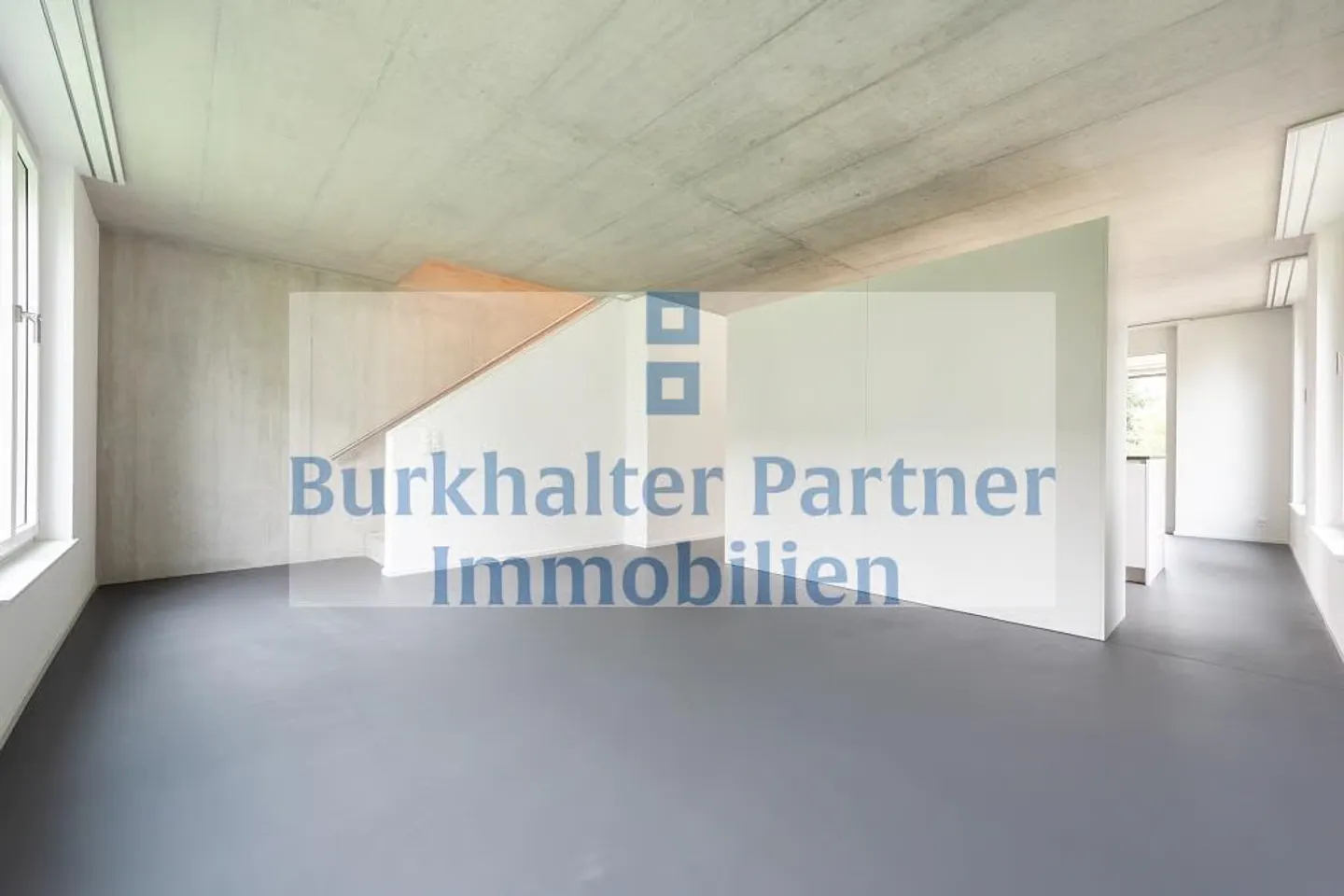 Appartamento duplex elegante con un ampio layout - Foto 3 di 9