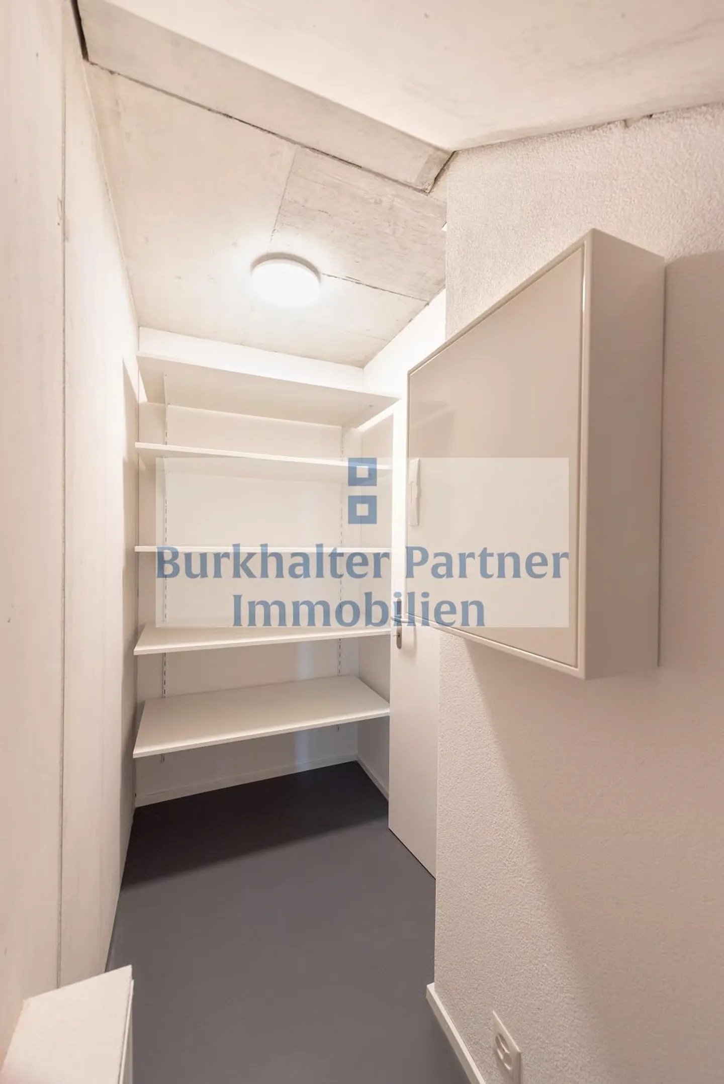 Appartamento duplex elegante con un ampio layout - Foto 4 di 9