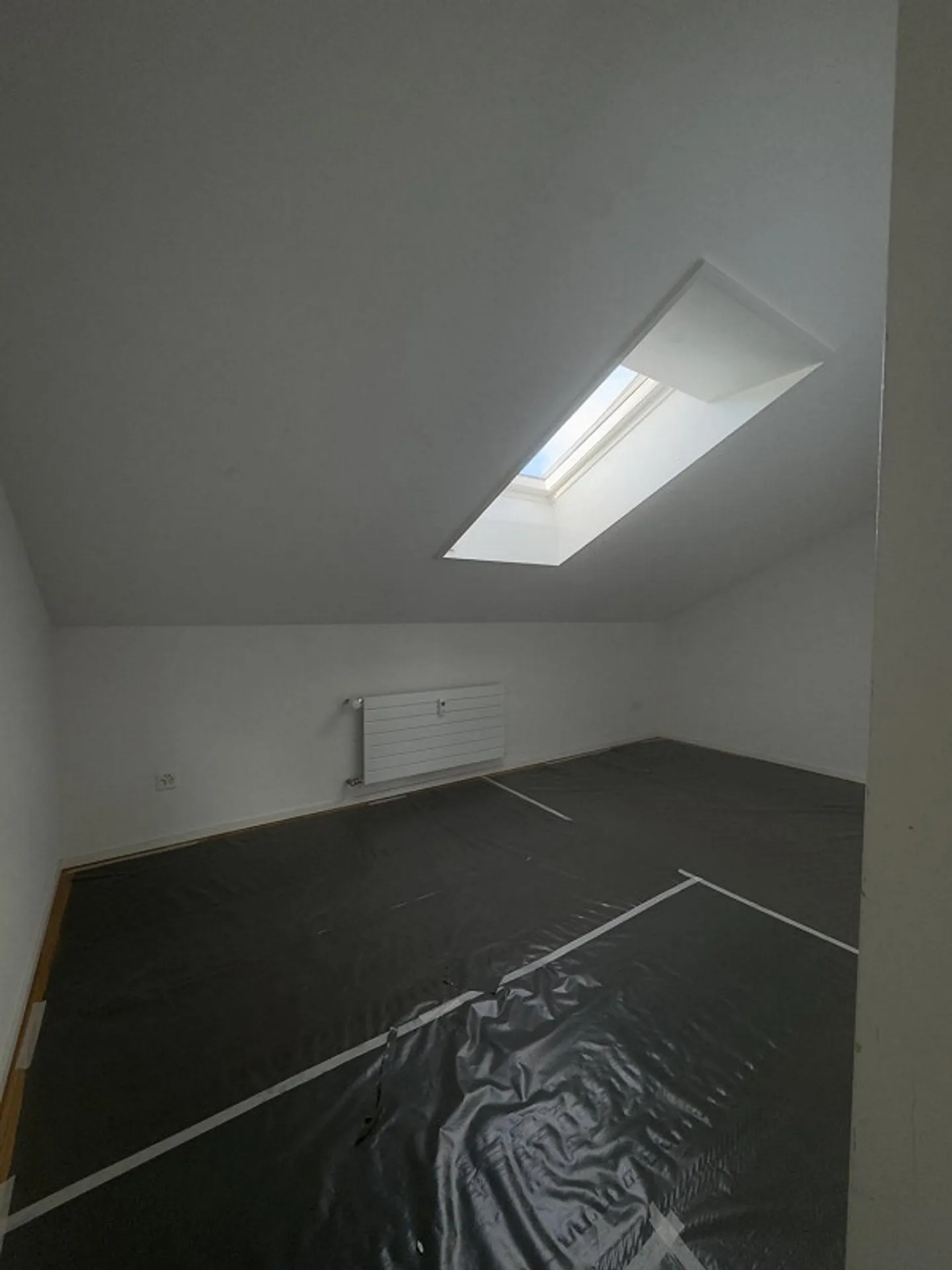 Ampio appartamento mansardato nel cuore di Binningen - Foto 9 di 11