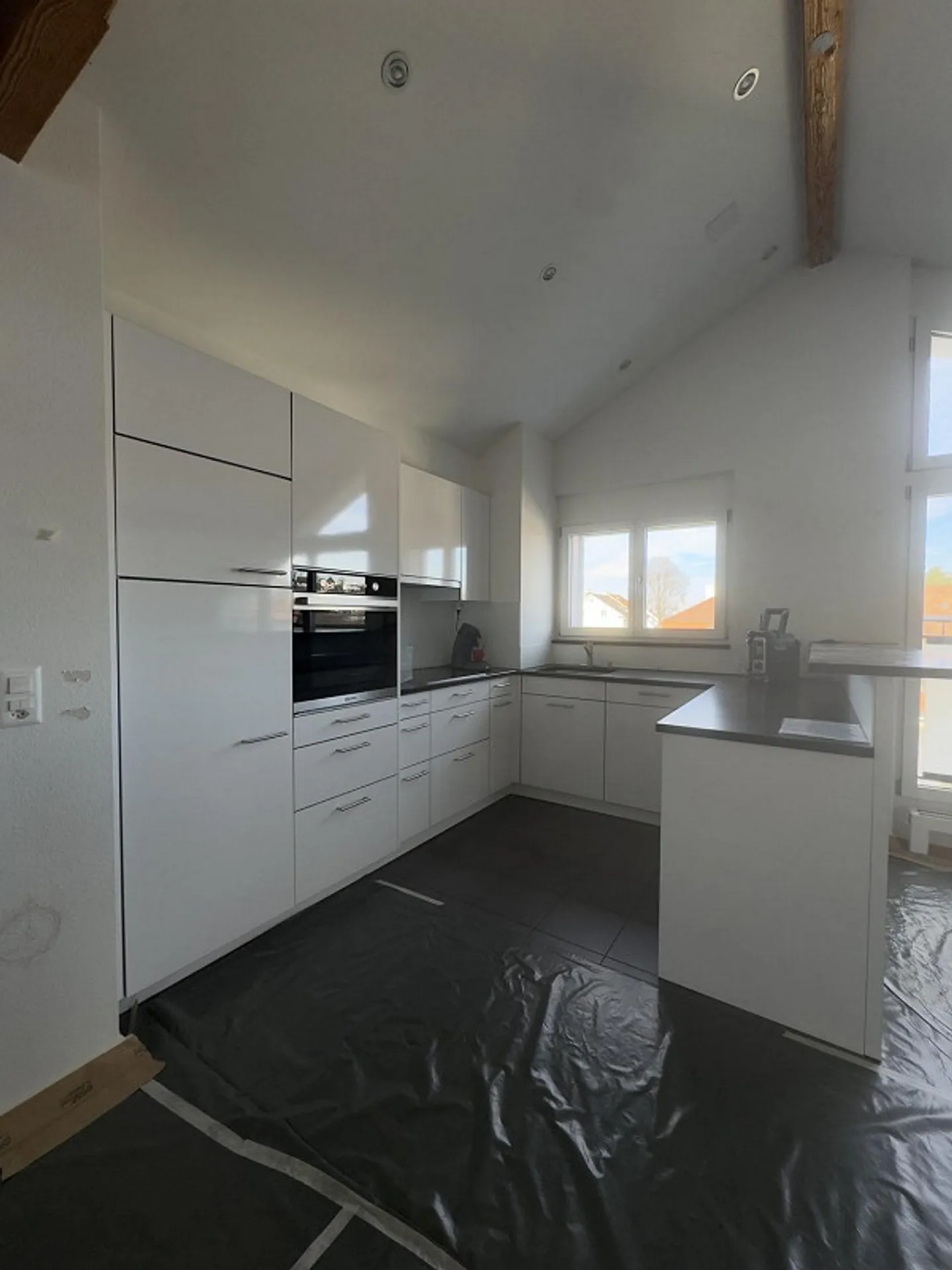 Ampio appartamento mansardato nel cuore di Binningen - Foto 8 di 11