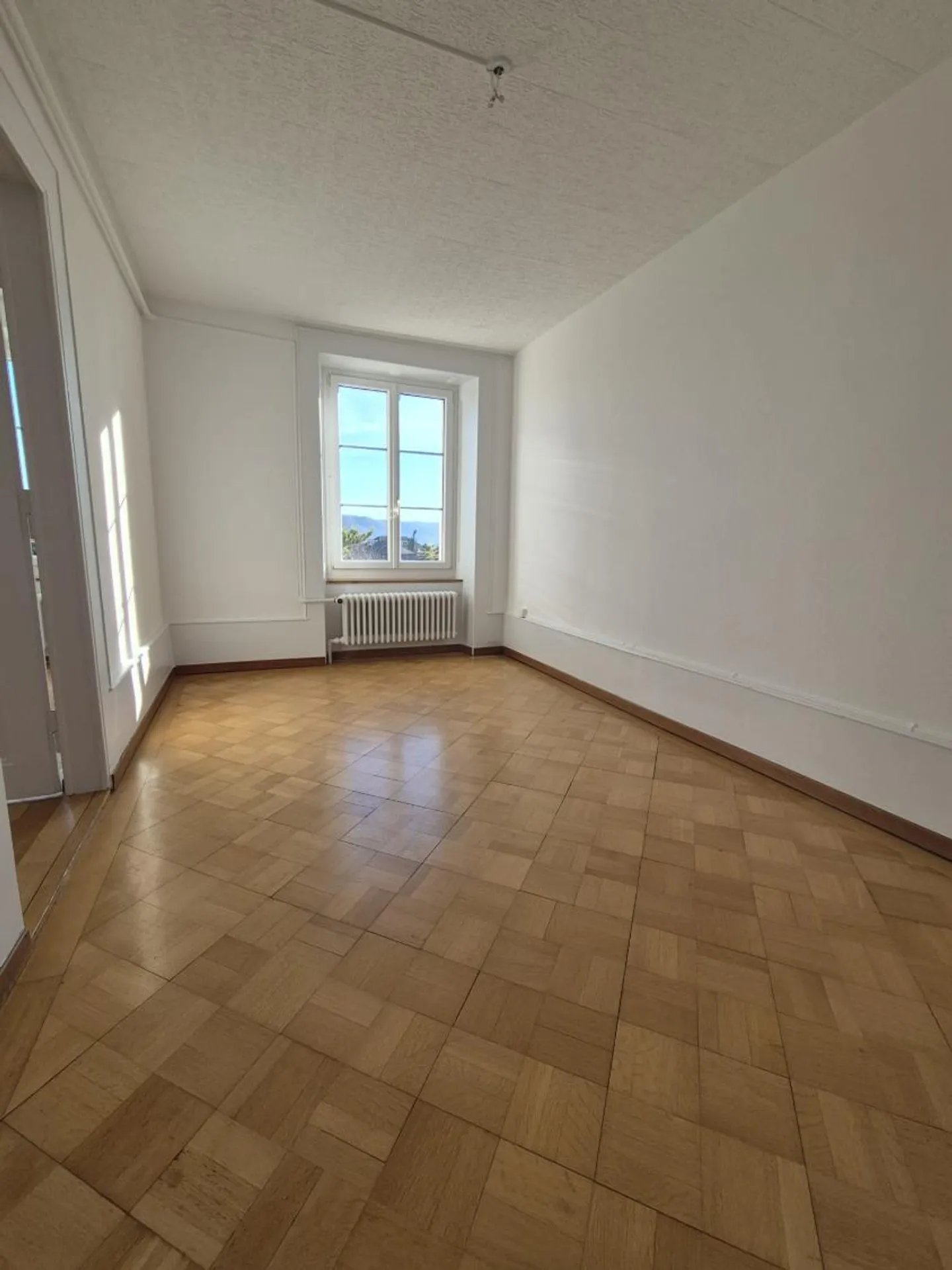 Appartement au 2ème étage avec 5,5 pièces rénové - Photo 4 sur 9
