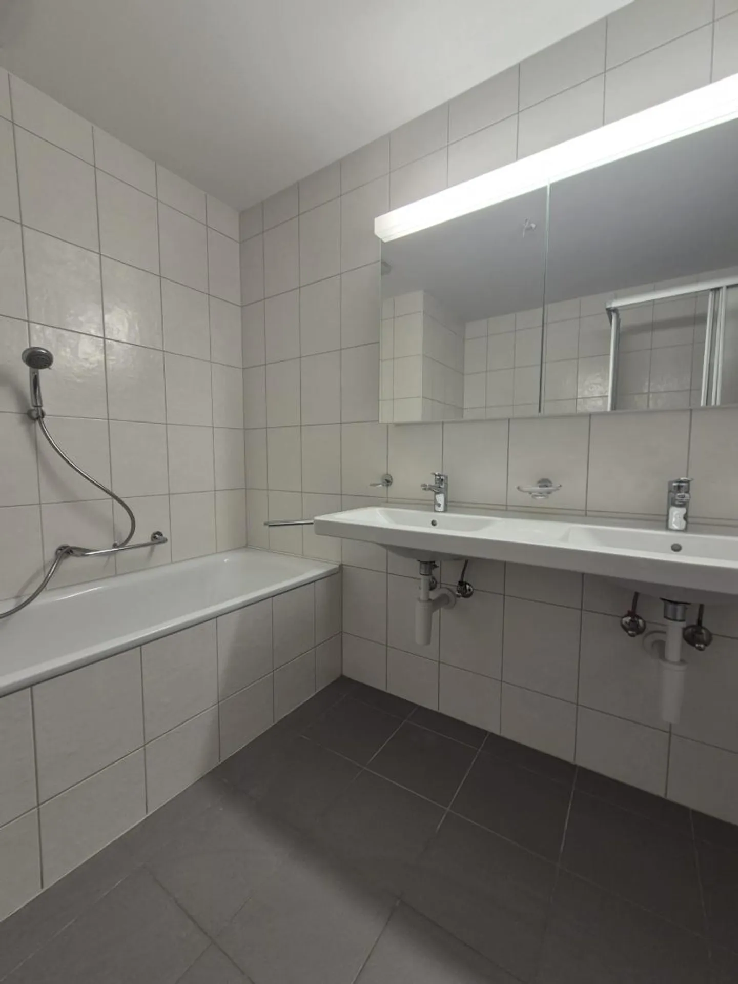 Appartement au 2ème étage avec 5,5 pièces rénové - Photo 8 sur 9