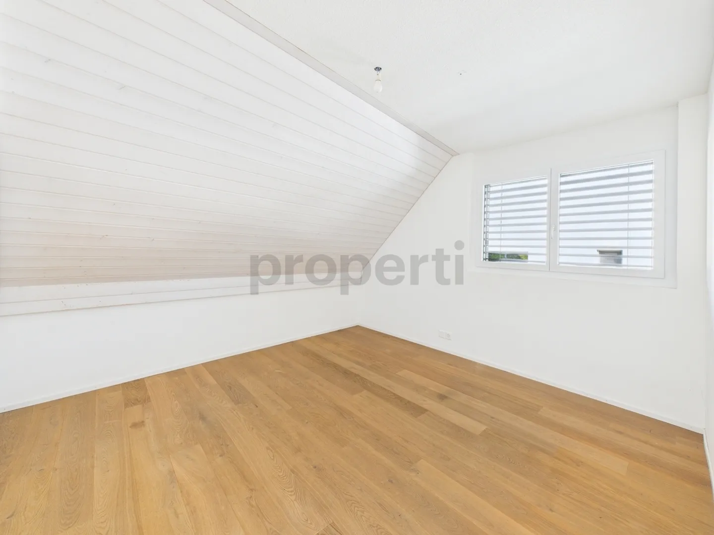 Family-friendly single-family home with sunny garden and modern design in Urdorf - Photo 5 of 12