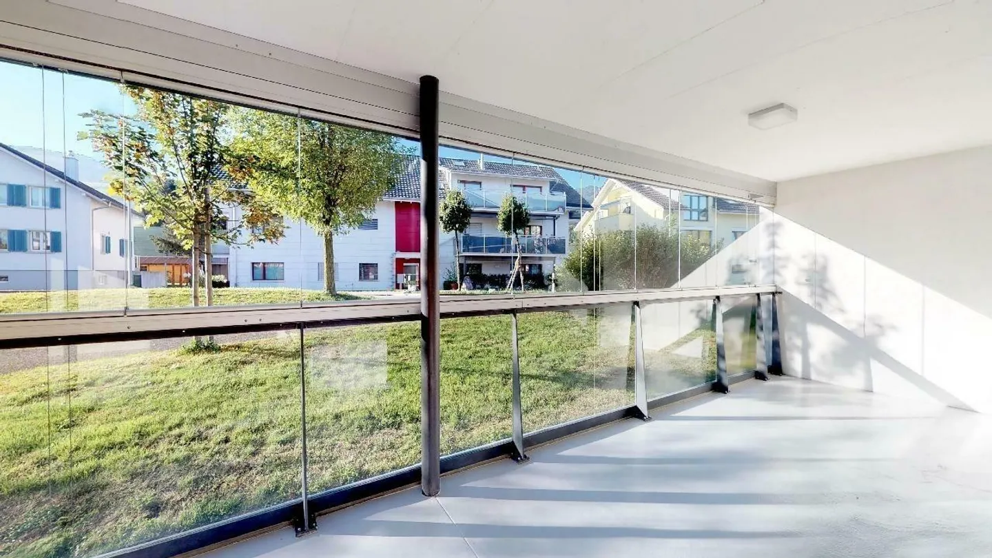 Casa moderna con balcone e vista sul verde - Foto 8 di 8