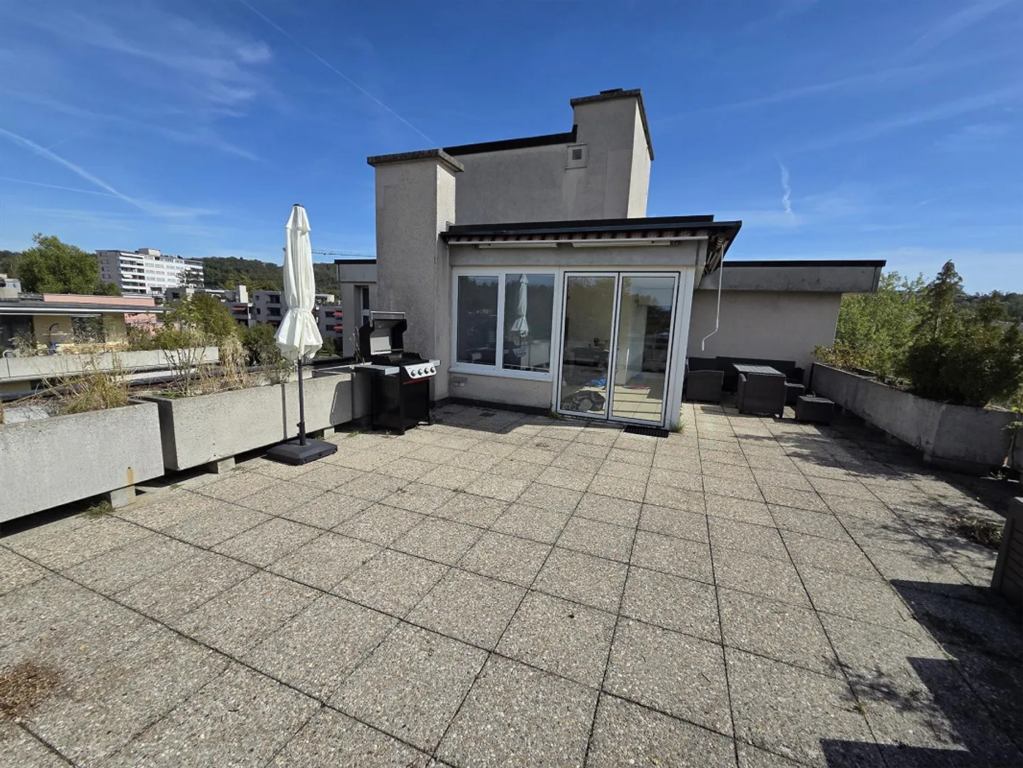 Appartement en attique de 4,5 pièces à Bülach - avec grande terrasse et jardin d'hiver - Photo 1 sur 10