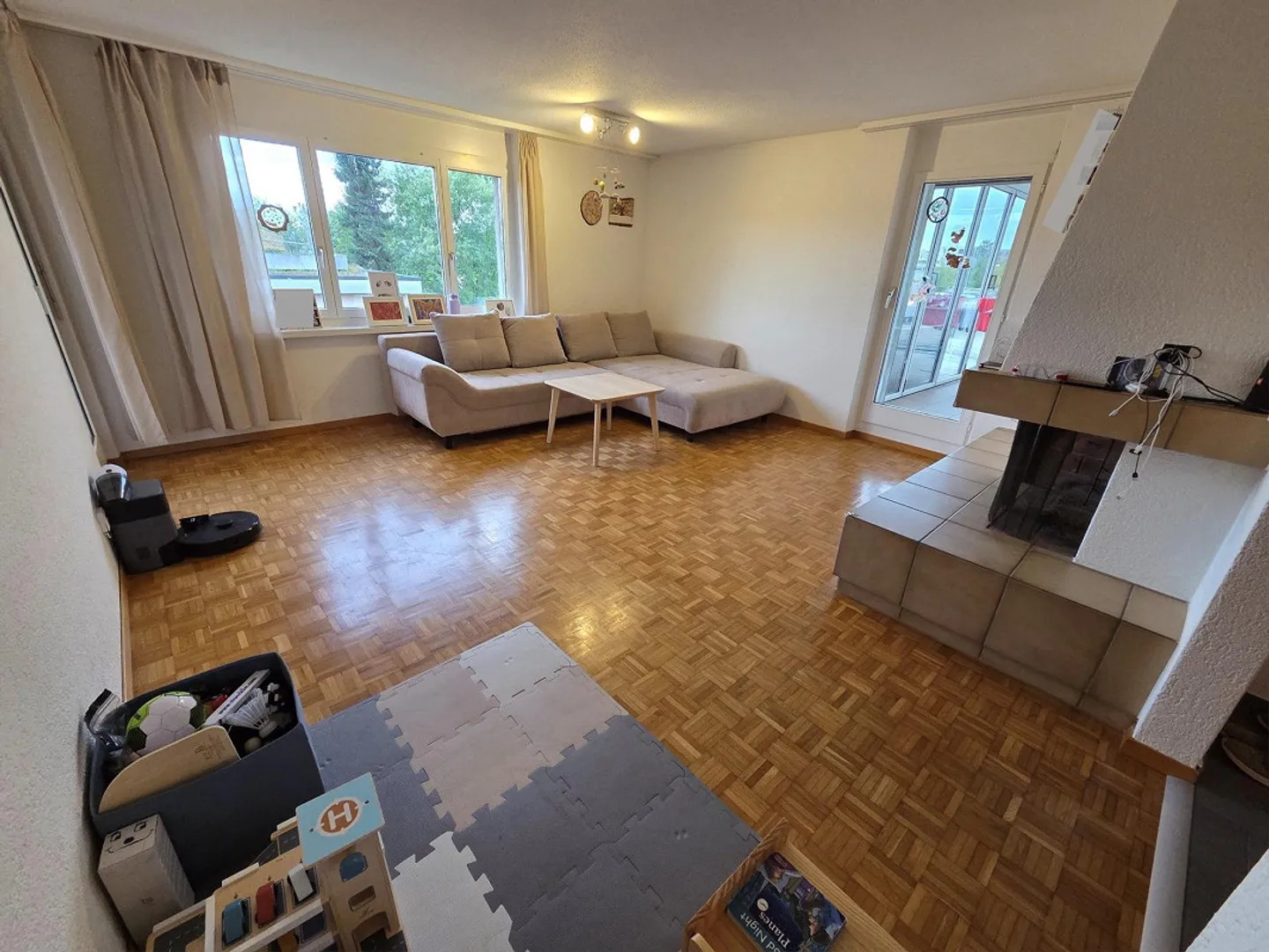 Appartement en attique de 4,5 pièces à Bülach - avec grande terrasse et jardin d'hiver - Photo 4 sur 10