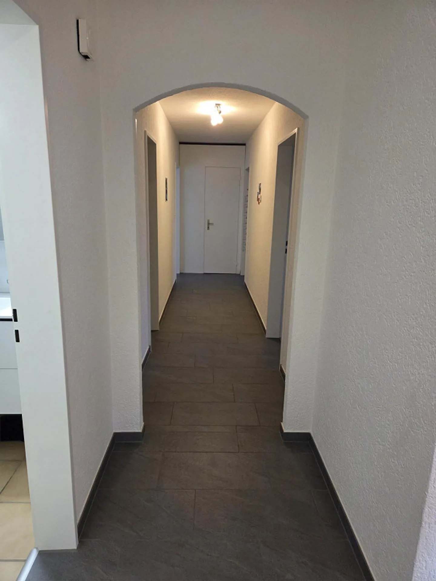 Appartement en attique de 4,5 pièces à Bülach - avec grande terrasse et jardin d'hiver - Photo 6 sur 10