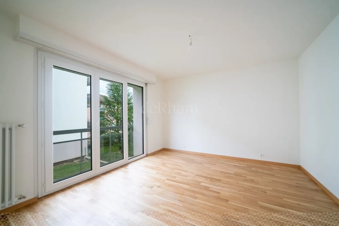 Pretty 2-room apartment fully renovated on the 2nd floor - Photo 4 of 4