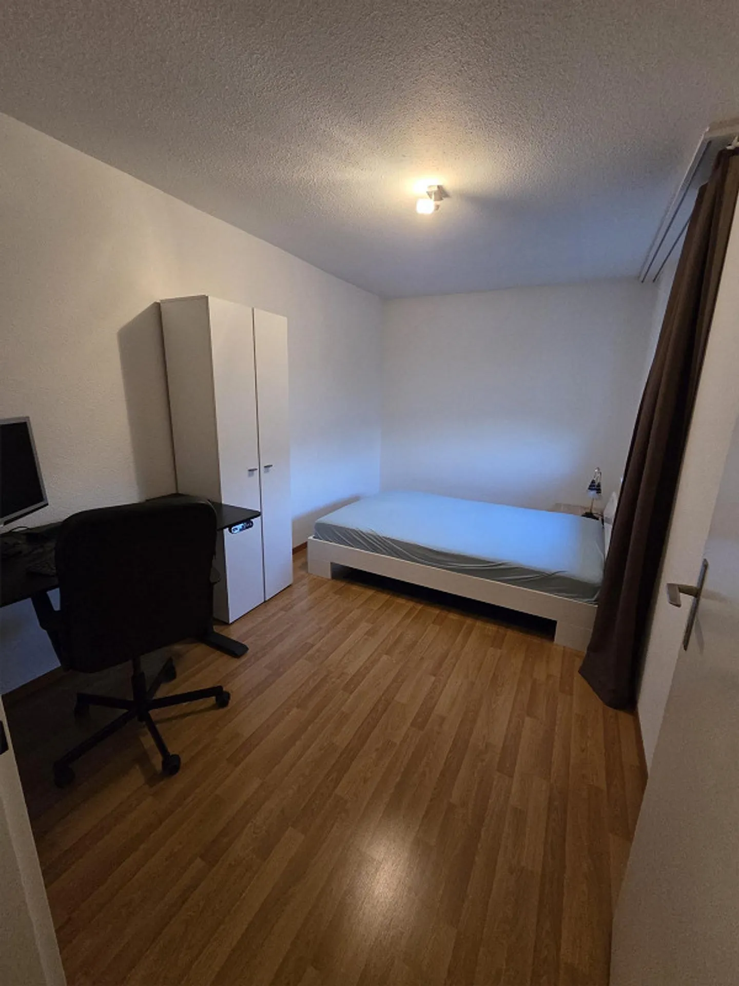 Appartement en attique de 4,5 pièces à Bülach - avec grande terrasse et jardin d'hiver - Photo 10 sur 10
