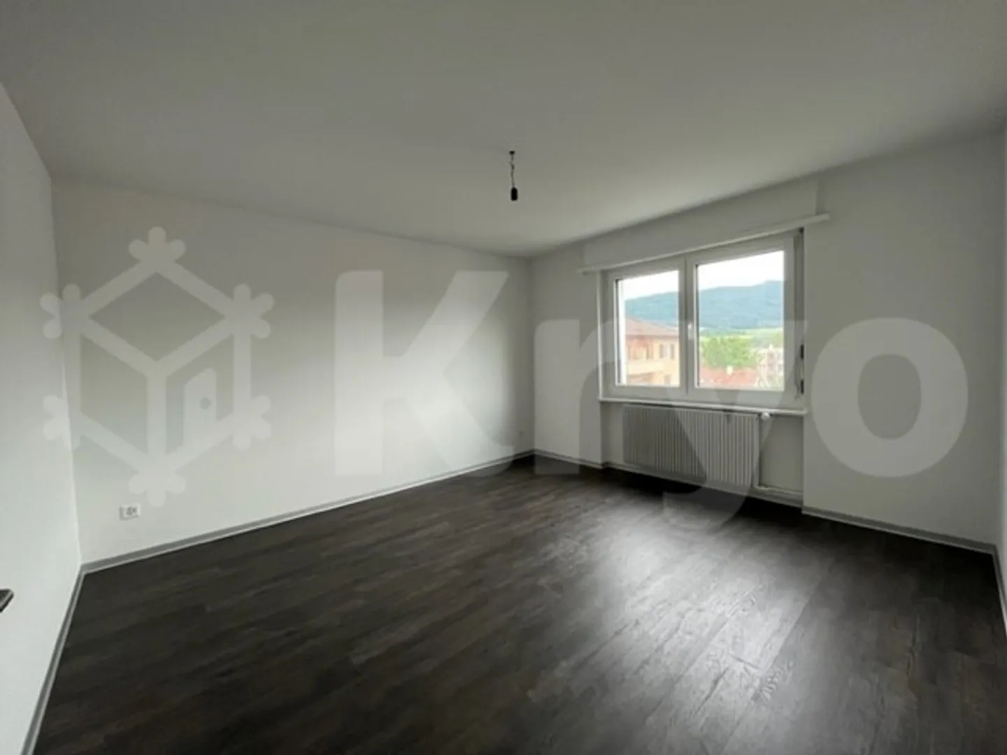 Pretty 2.5 modern rooms, close to amenities - Photo 3 of 4