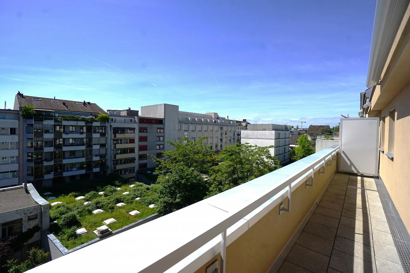 Renovated single apartment with beautiful balcony - Photo 3 of 5