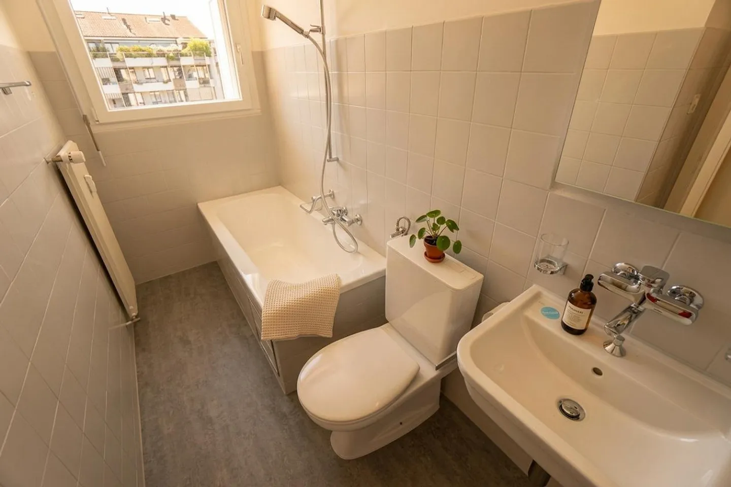 Renovated single apartment with beautiful balcony - Photo 5 of 5