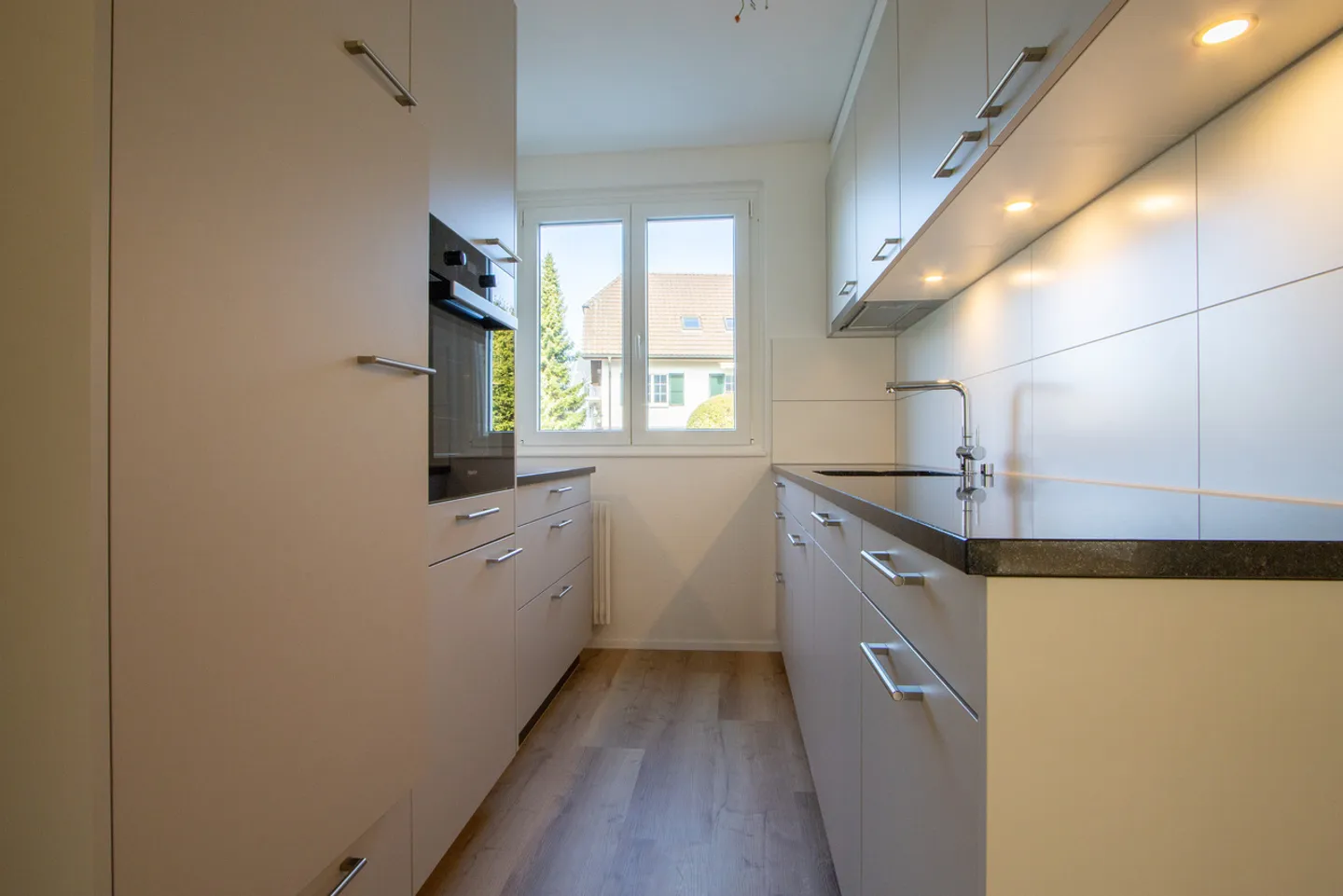 Appartamento moderno di 4,5 stanze al piano rialzato a Kallnach - Foto 2 di 10