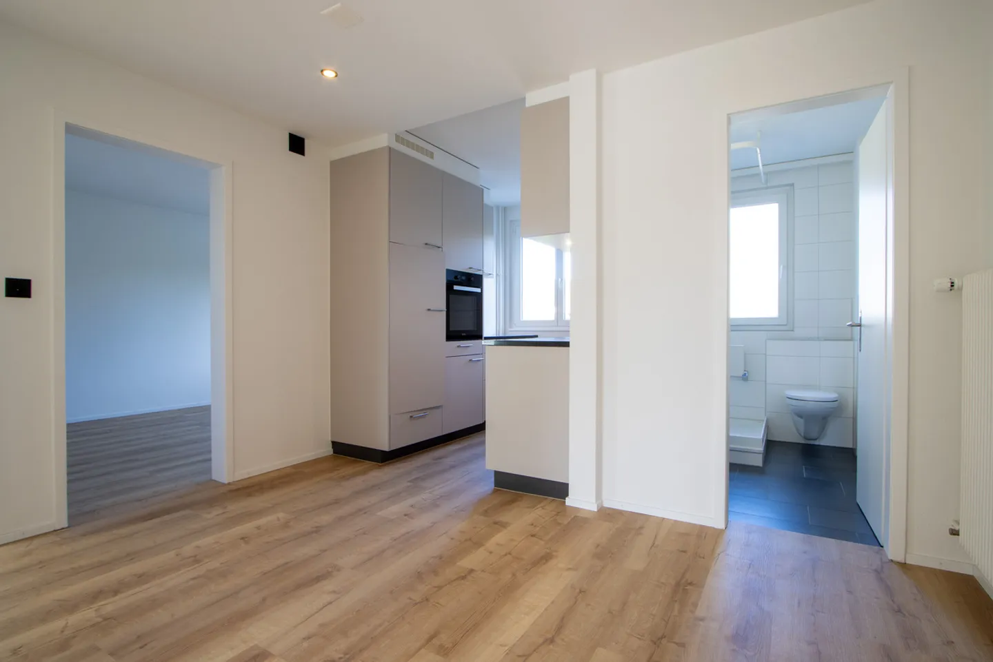 Appartamento moderno di 4,5 stanze al piano rialzato a Kallnach - Foto 4 di 10