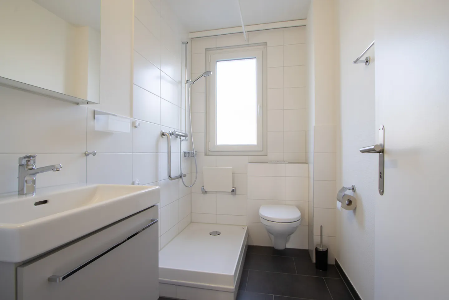 Appartamento moderno di 4,5 stanze al piano rialzato a Kallnach - Foto 5 di 10