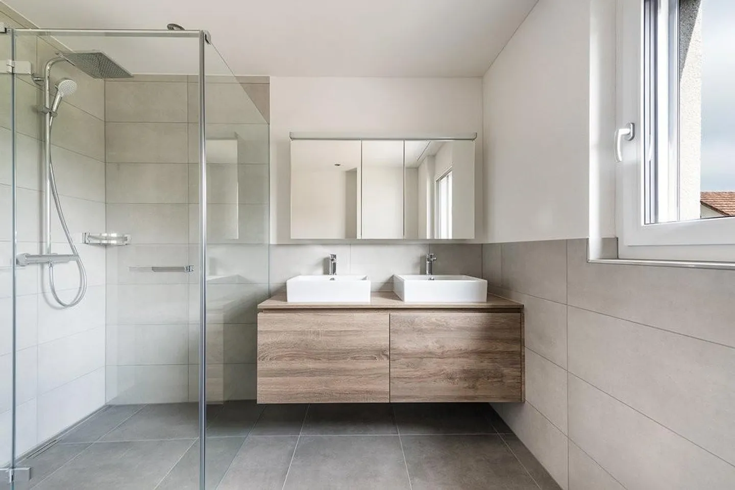 Ampio appartamento di 4,5 stanze con patio - Foto 3 di 6