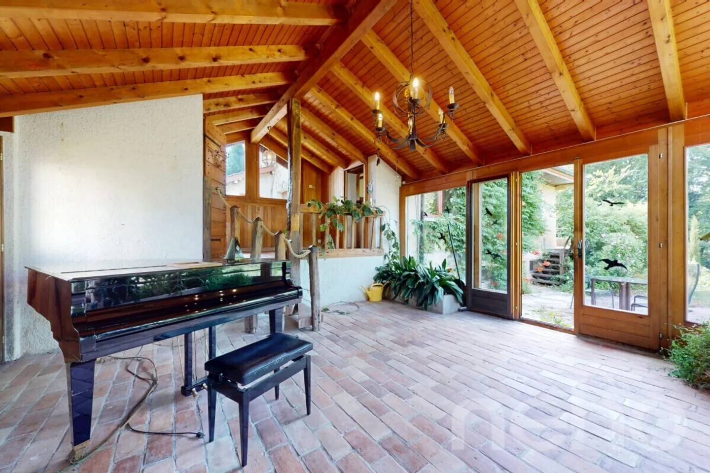 Grande casa con piscina, annessi, chalet e grande potenziale - Foto 8 di 13