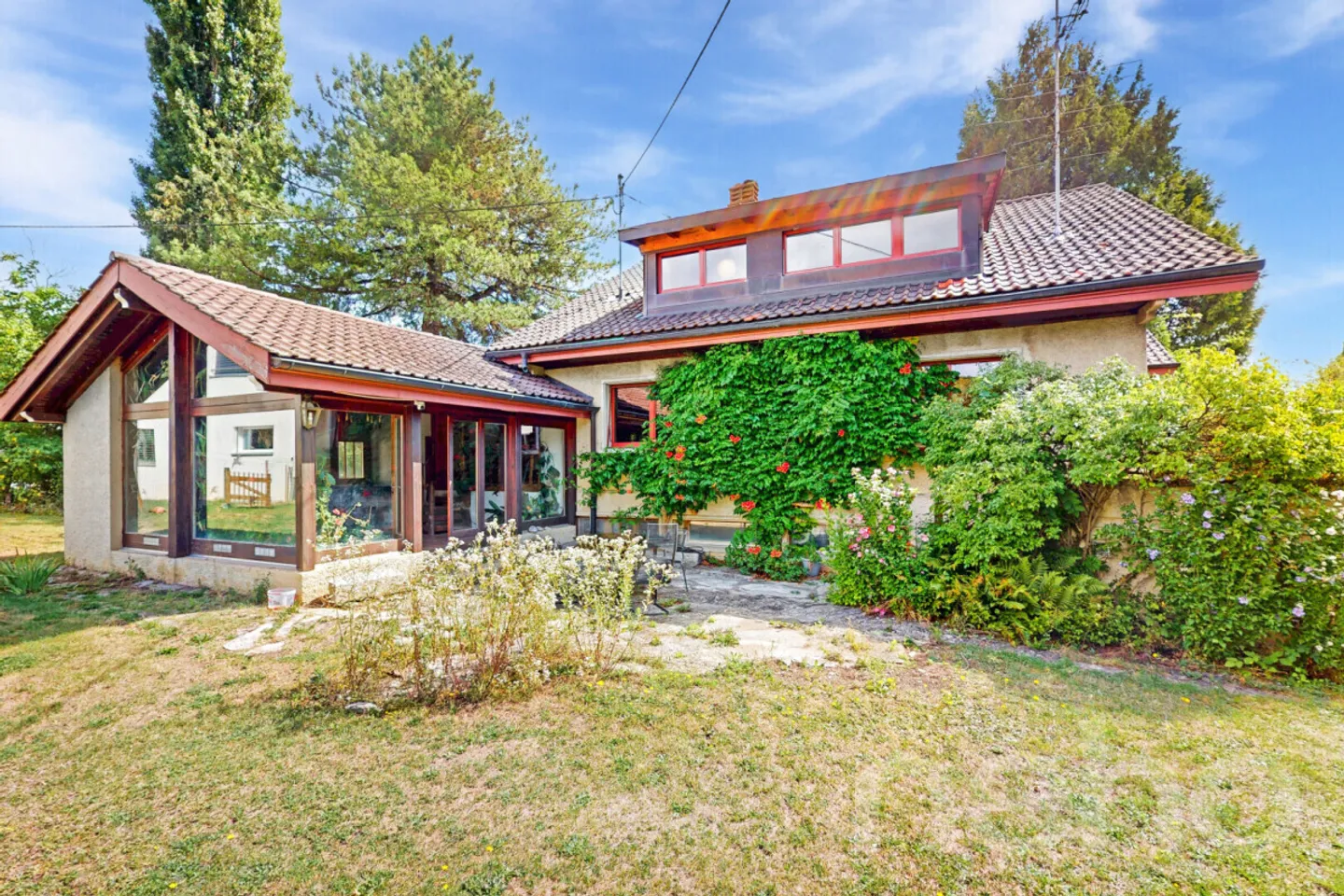 Grande casa con piscina, annessi, chalet e grande potenziale - Foto 9 di 13