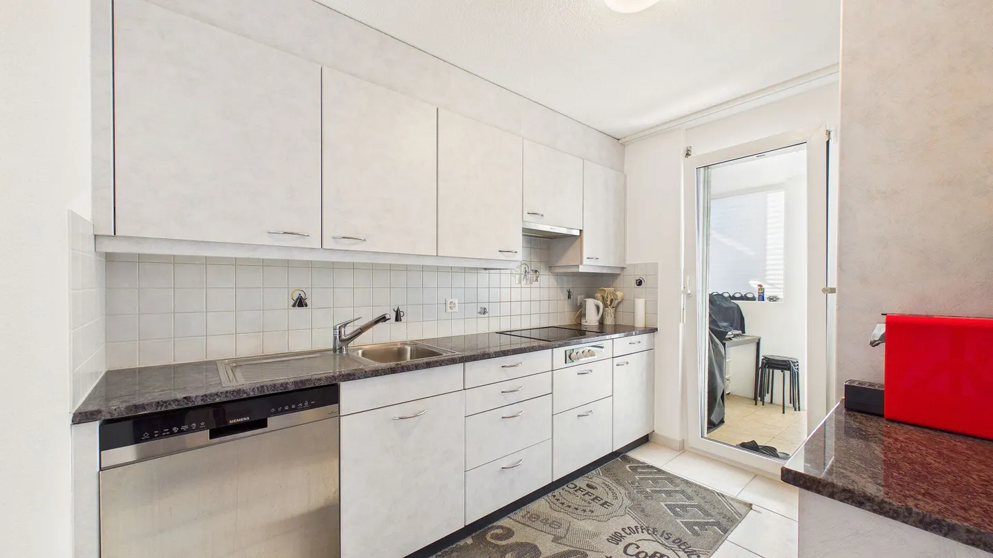 Vivere con tranquillità e comfort - 3,5 stanze con balcone soleggiato - Foto 5 di 13