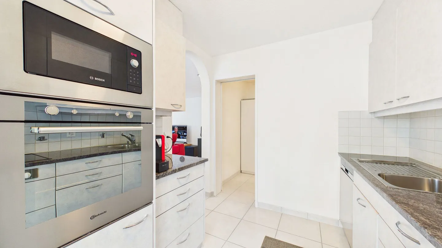 Vivere con tranquillità e comfort - 3,5 stanze con balcone soleggiato - Foto 6 di 13