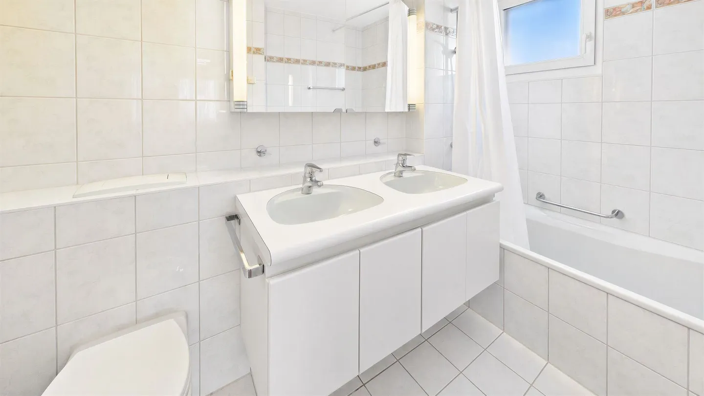 Vivere con tranquillità e comfort - 3,5 stanze con balcone soleggiato - Foto 10 di 13
