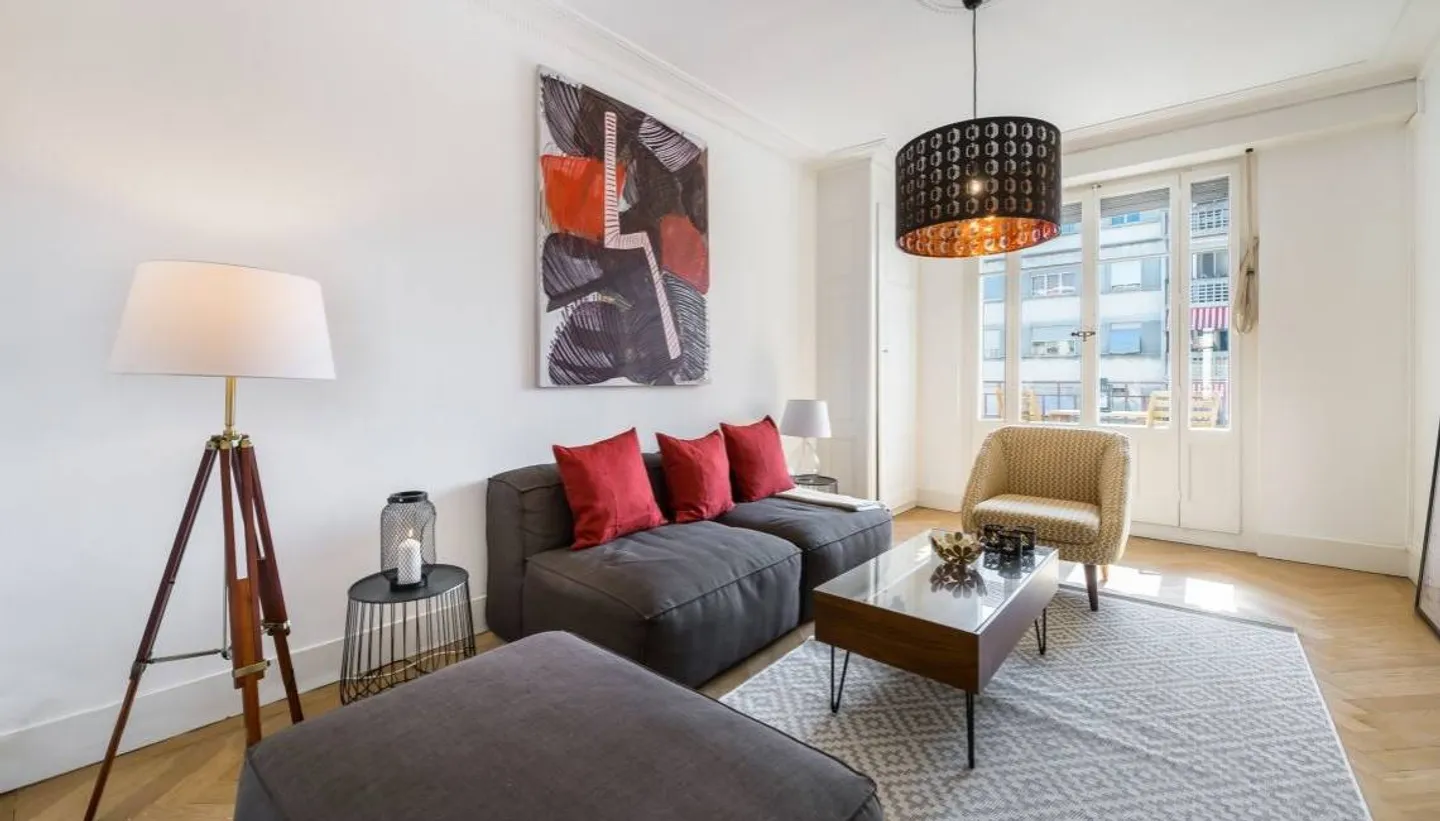 Incantevole appartamento con 1 camera da letto e balcone nel vivace Charmilles, Ginevra - Foto 1 di 7