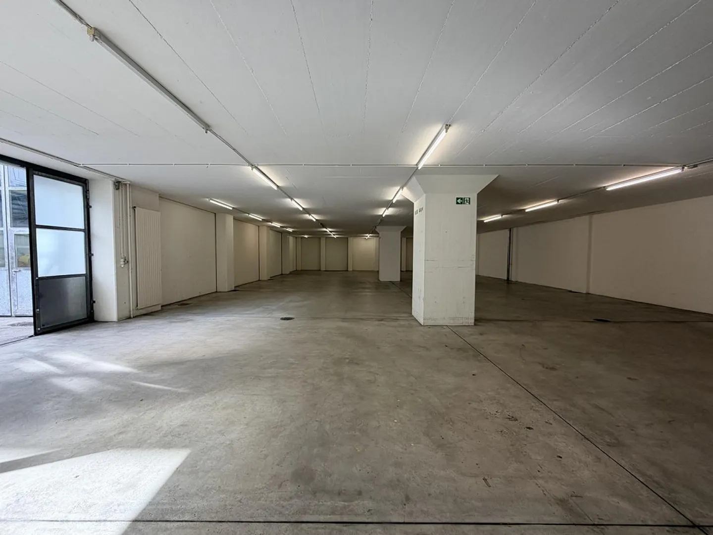 Spazio commerciale / magazzino al piano terra - Foto 3 di 9