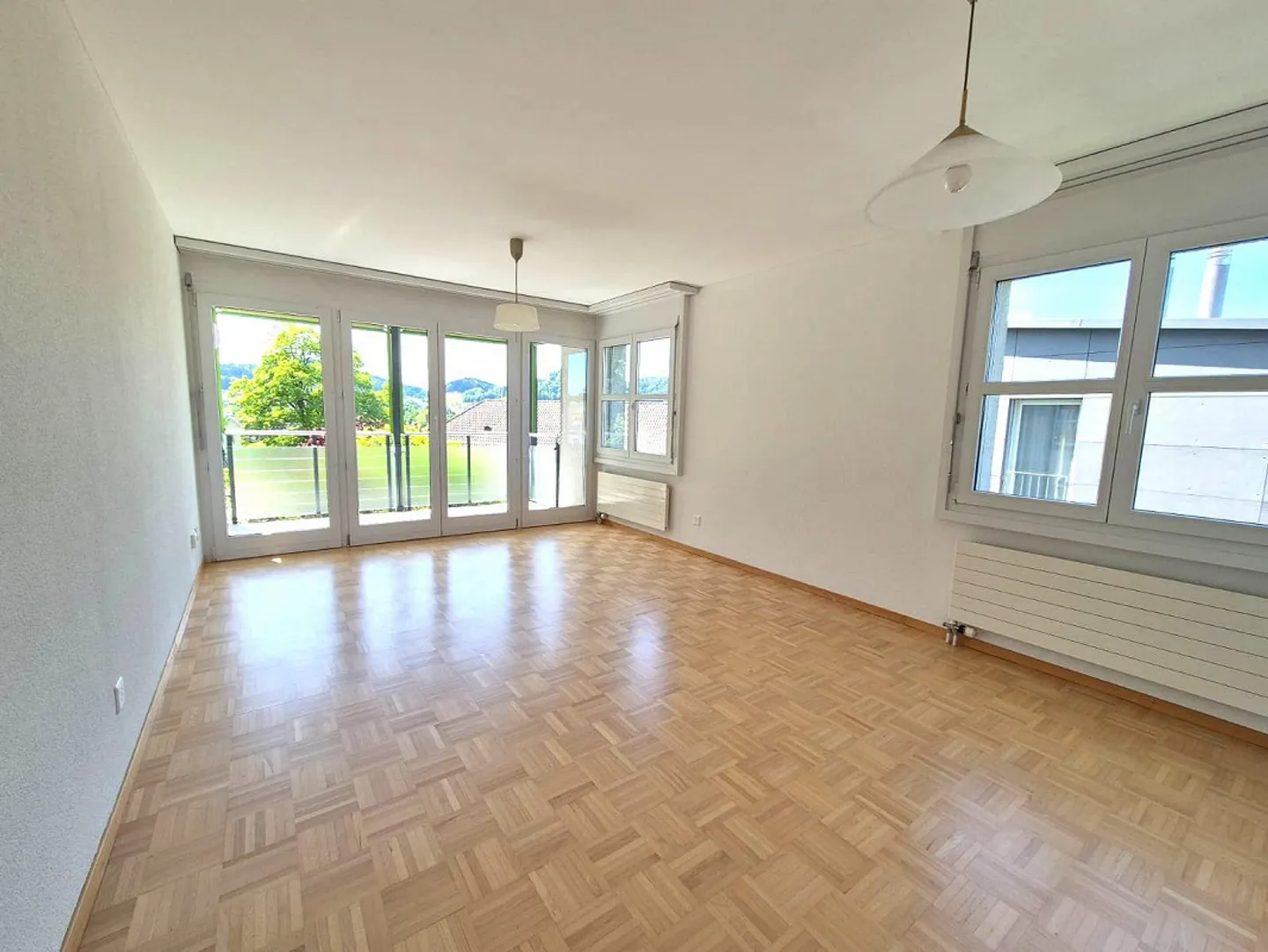 Central, cozy 2-room apartment with a view of greenery - Photo 4 of 7
