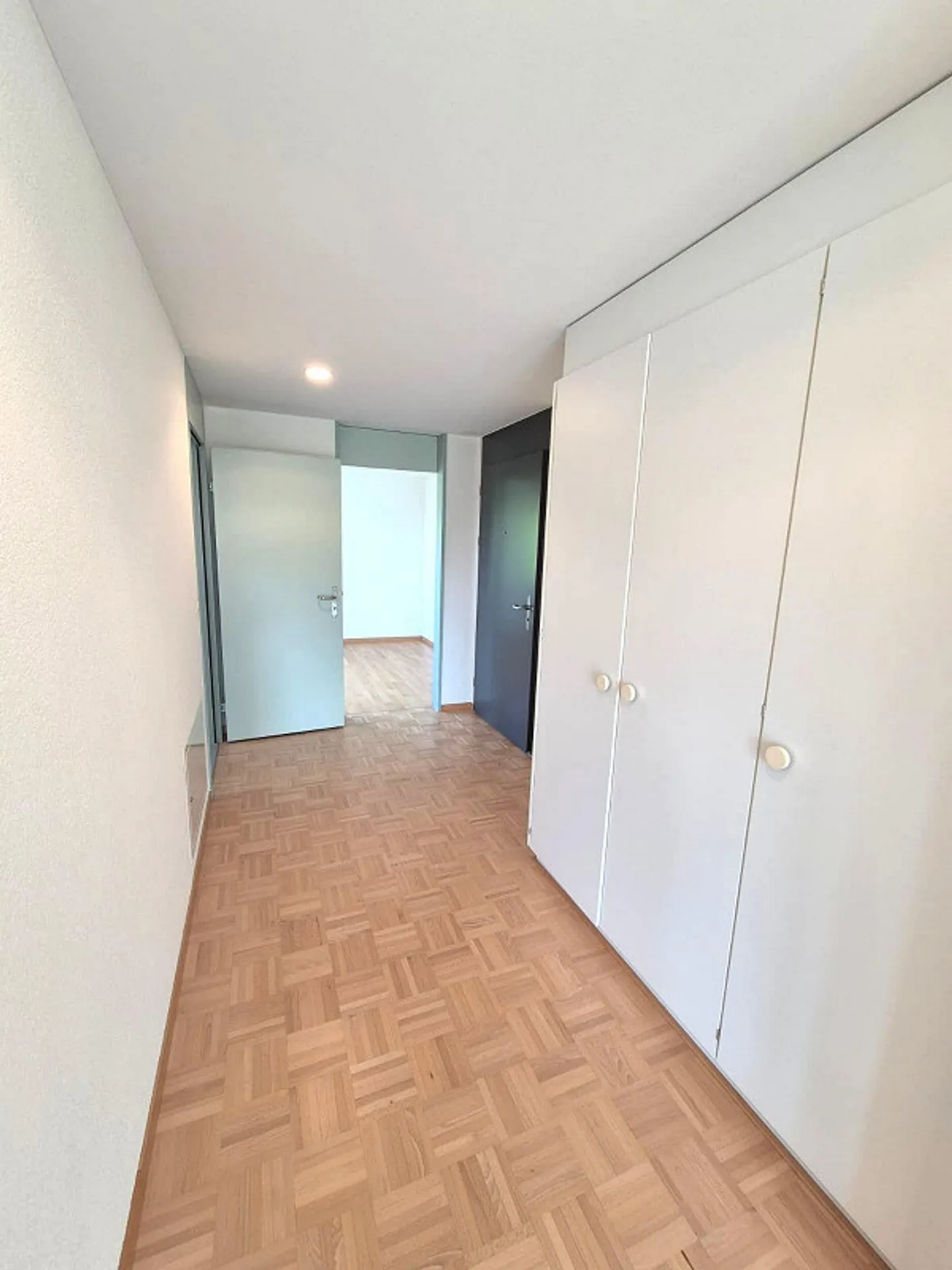 Central, cozy 2-room apartment with a view of greenery - Photo 6 of 7
