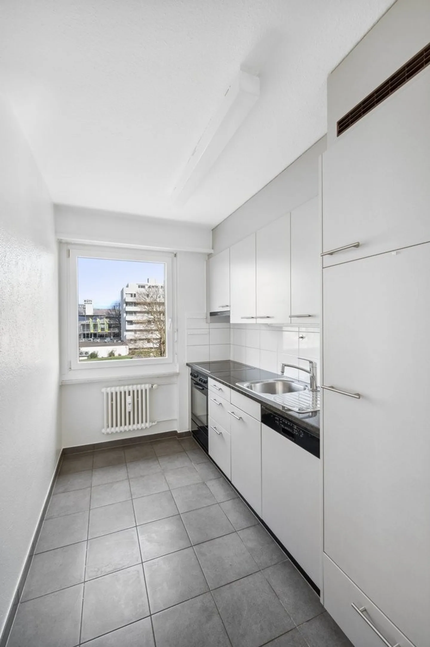 Bright 3-Room Apartment in Basel - Photo 4 of 6