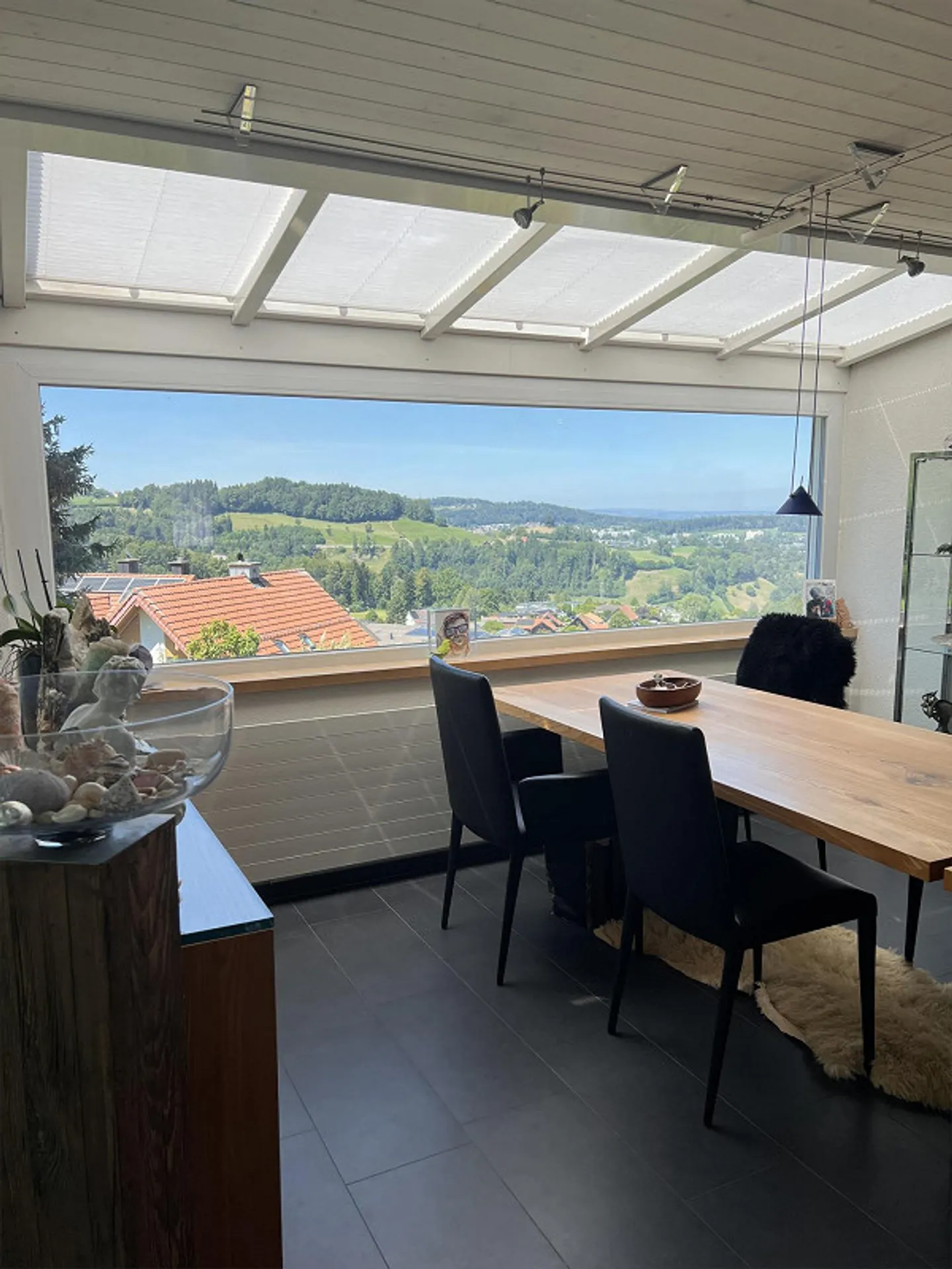Well-maintained 6-room single-family house with unique views - Photo 6 of 6