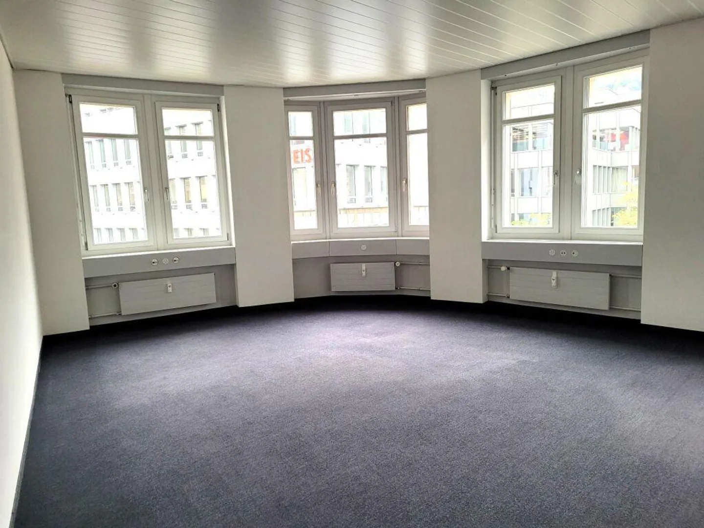 Best Location - At the Pulse of the City, Near Main Train Station - Photo 3 of 7