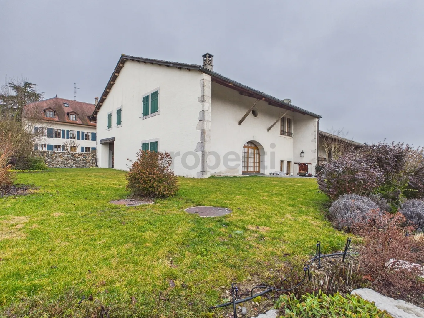 Maison mitoyenne rénovée - Photo 1 sur 13