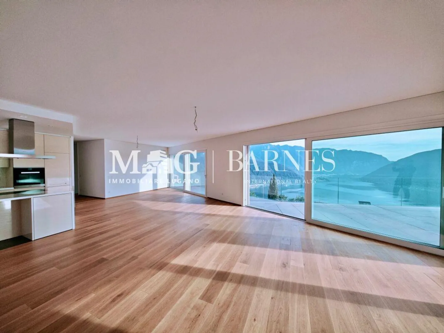 Lugano, Carona: Penthouse with 266 m², 5.5 rooms, with beautiful lake view and large terrace - Photo 5 of 12