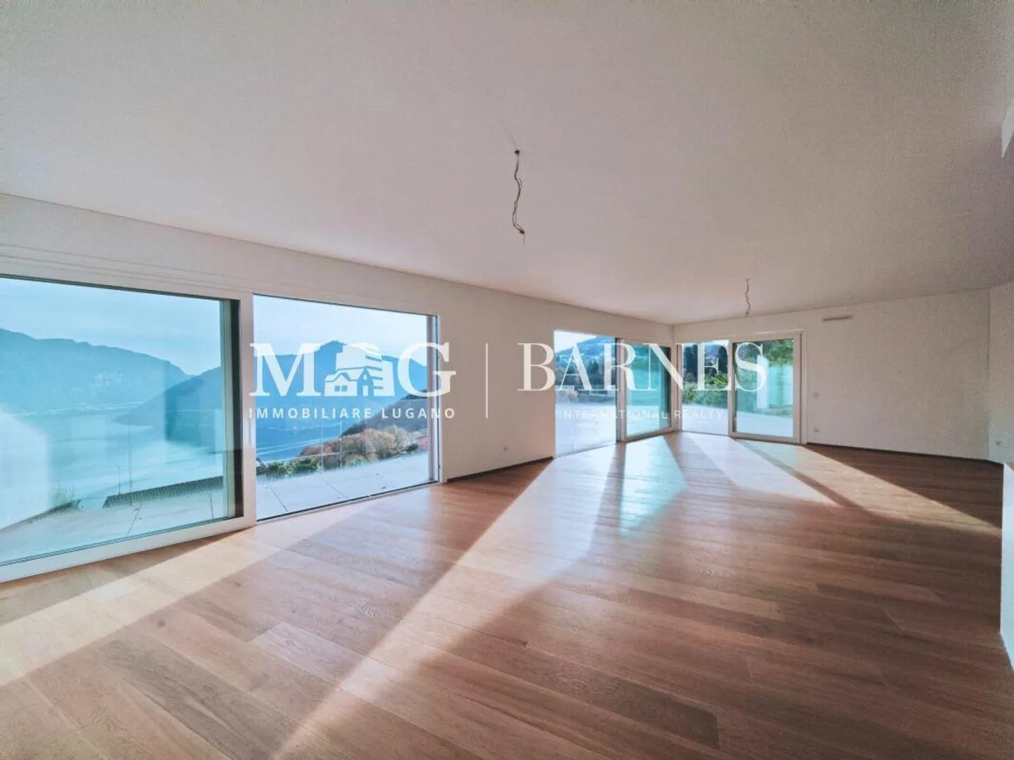 Lugano, Carona: Penthouse with 266 m², 5.5 rooms, with beautiful lake view and large terrace - Photo 2 of 12