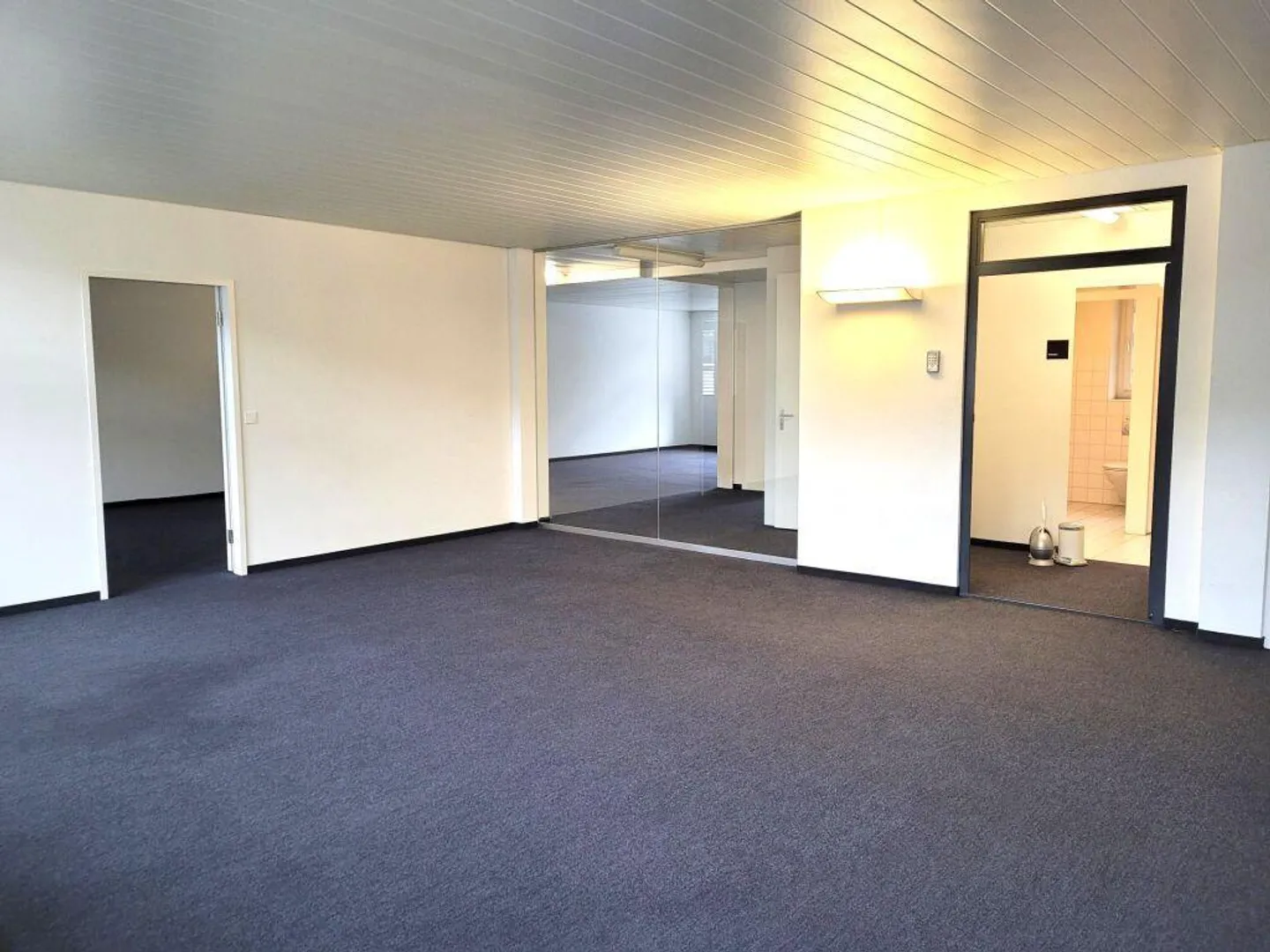 Best Location - At the Pulse of the City, Near Main Train Station - Photo 5 of 7