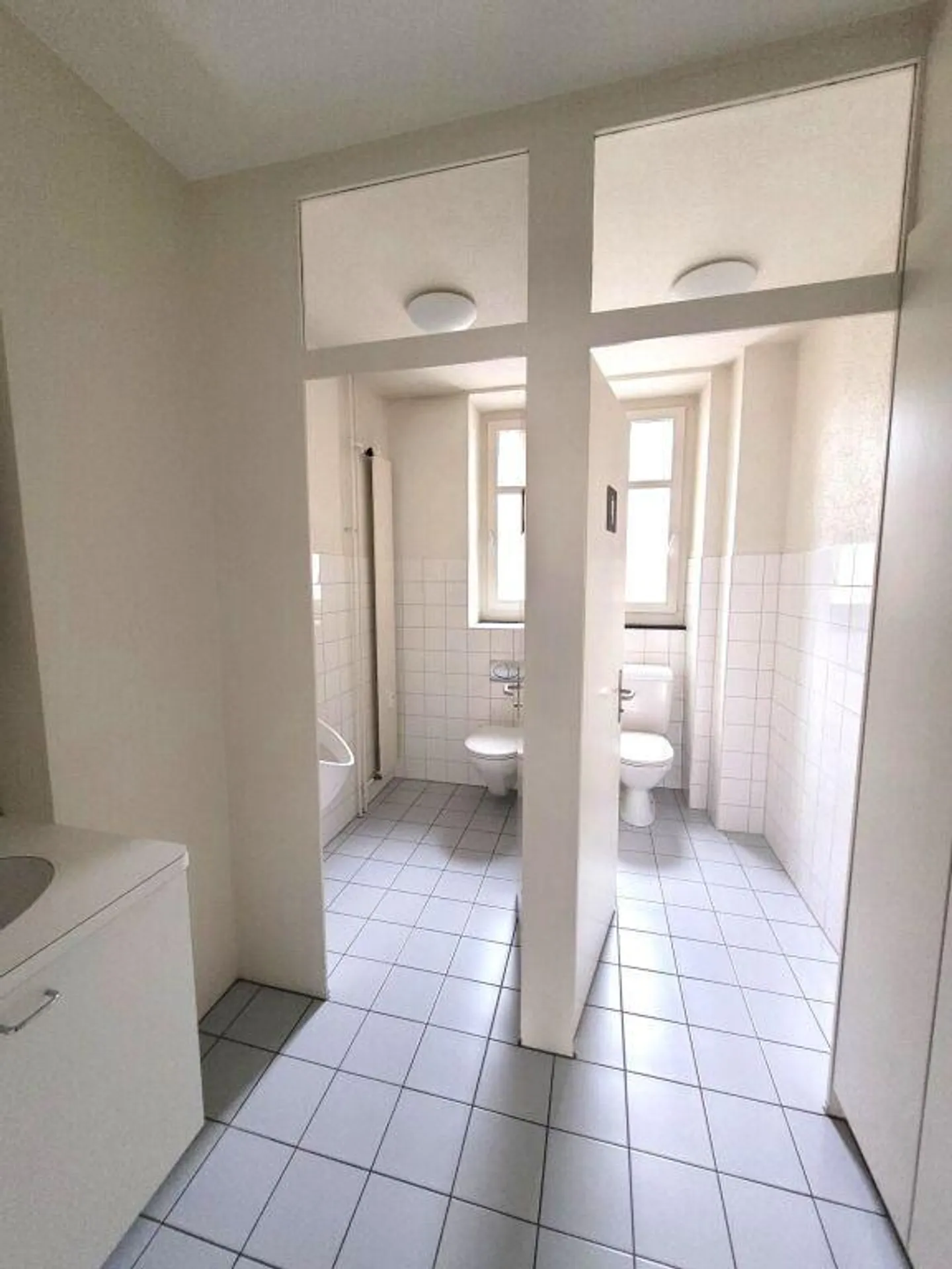 Best Location - At the Pulse of the City, Near Main Train Station - Photo 7 of 7