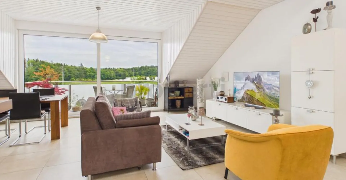 Moderno appartamento attico di 3,5 stanze con balcone, Kallnach - Foto 1 di 13