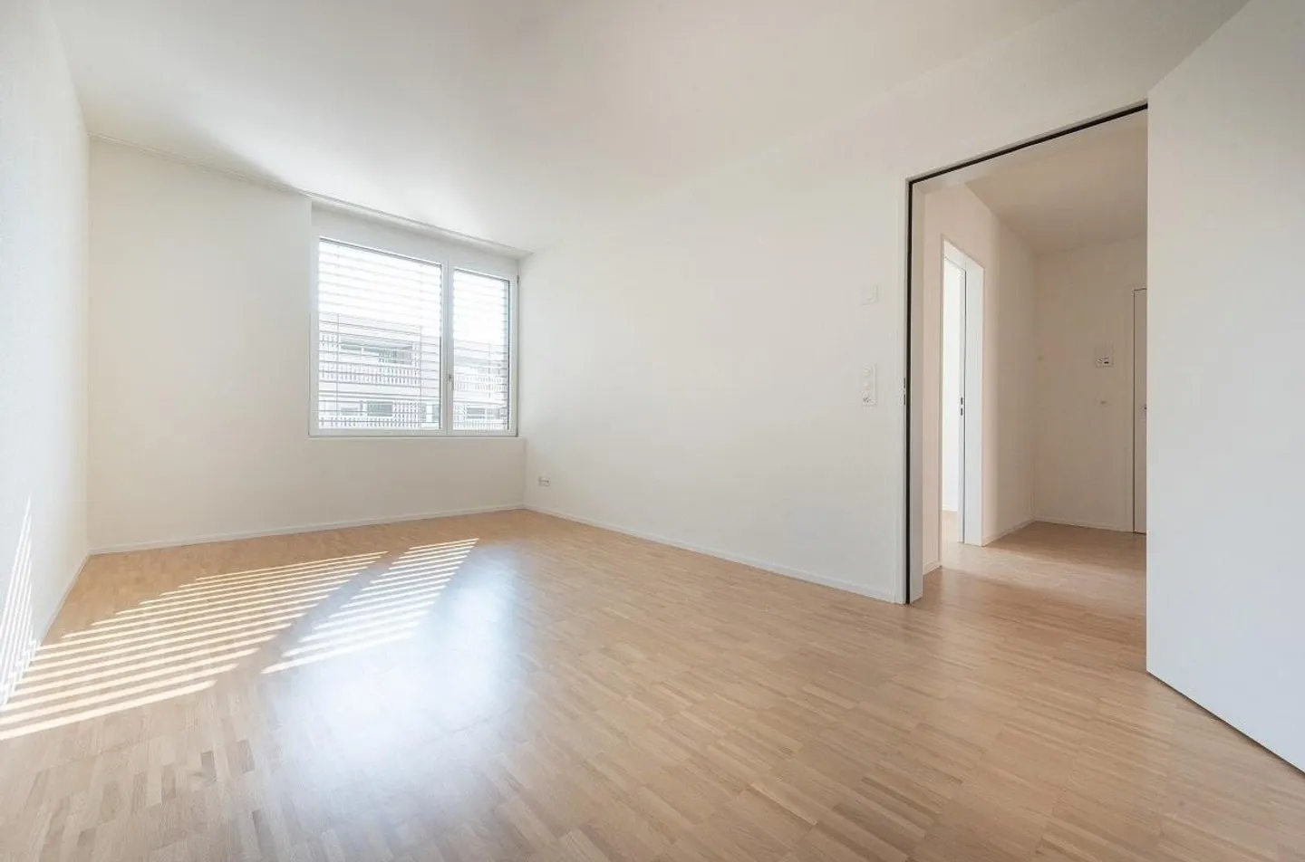 Appartement de 3,5 pièces de haute qualité au pied du Jura - Photo 3 sur 8