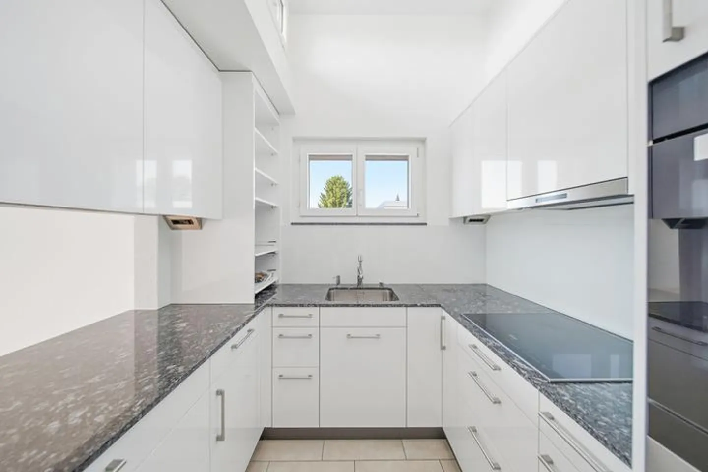 ELEGANTE E BEN CURATO - CASA A SCHIERA ANGOLARE DI 4,5 STANZE - Foto 3 di 8