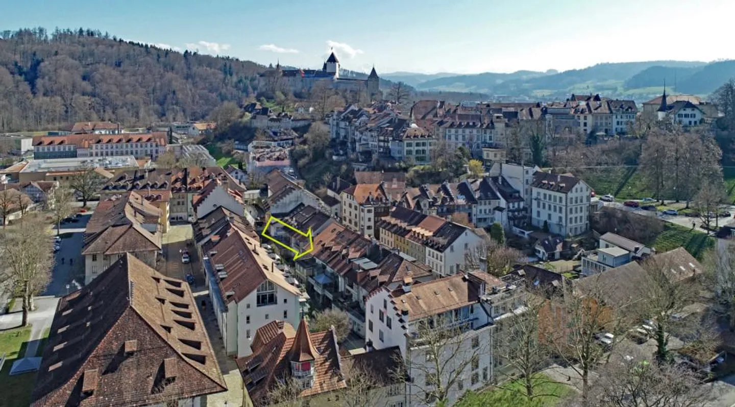 Muri storici con interni moderni nella città vecchia di Burgdorf - Foto 4 di 34