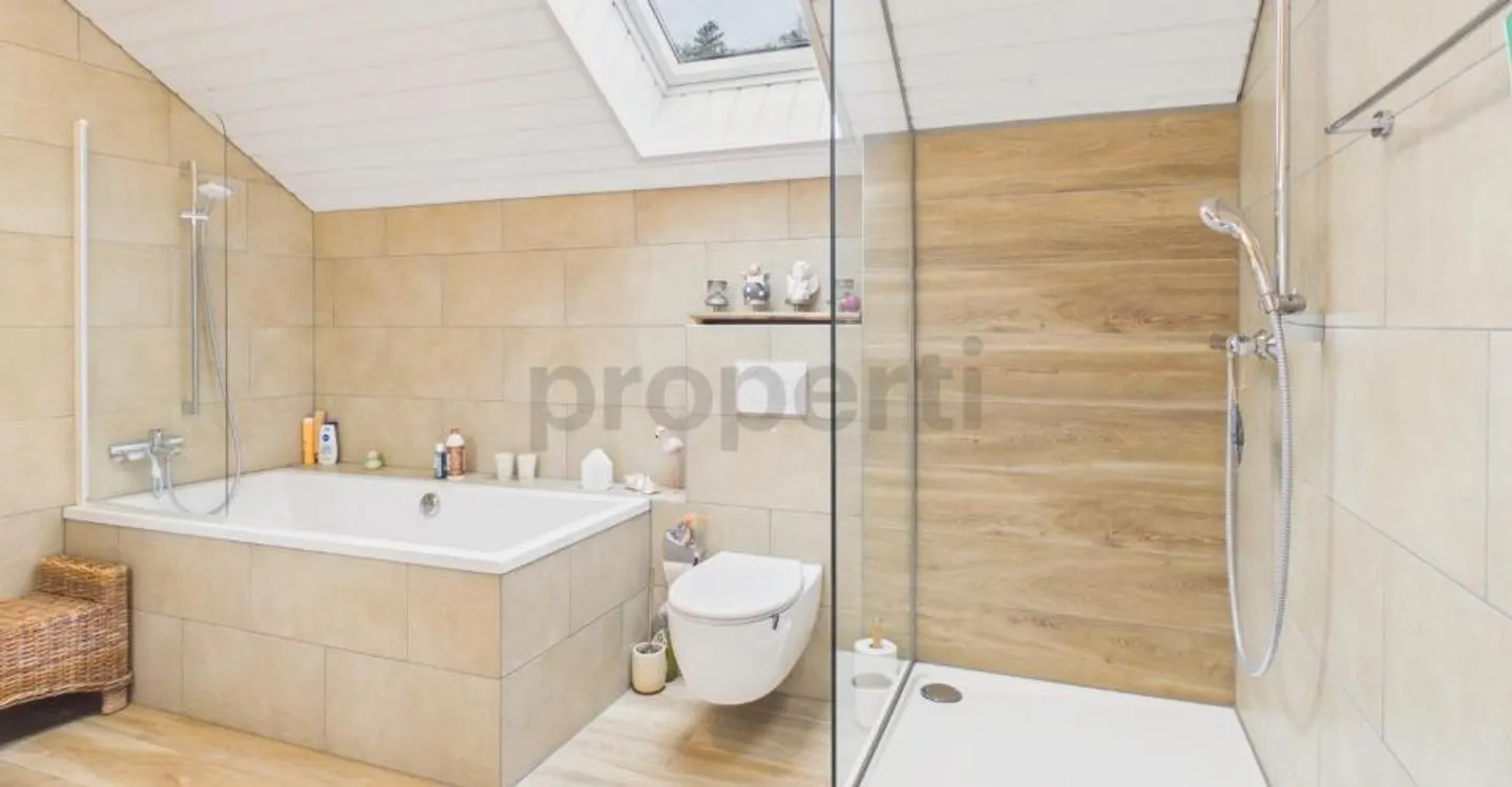Moderno appartamento attico di 3,5 stanze con balcone, Kallnach - Foto 10 di 13